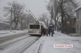 Синоптики не ошиблись: в Николаеве начался снегопад, ожидается усиление ветра