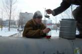 На Николаевщине соцслужбы ищут бомжей и угощают их чаем с печеньем 