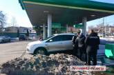 В Николаеве вооруженный «кавказец» пытался ограбить машину на заправке в центре города