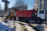 В Николаеве продолжают расчищать город от снега и наледи