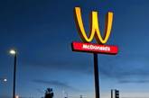 Компания McDonald перевернула свой логотип в честь женщин