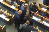 Савченко вывели из сессионного зала ВР якобы из-за гранат в сумке
