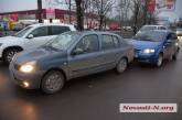Две дамы на «Шевроле» и «Рено» столкнулись возле автовокзала в Николаеве