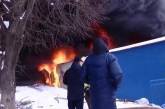 В Черновцах вспыхнул масштабный пожар на крупном рынке