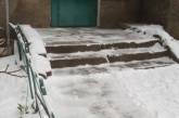 В Заводском районе Николаева очищают от снега придомовые территории