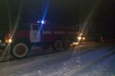 На Николаевщине из кюветов и снежных заносов спасатели вытащили 19 автомобилей