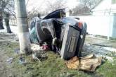 В Одессе автомобиль врезался в электроопору, погибли два человека