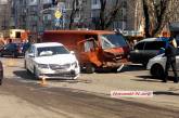 В Николаеве столкнулись микроавтобус и "Шкода": 4 пострадавших, в том числе ребенок