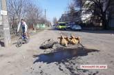 В Николаеве посреди дороги развалился трактор