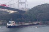 В Стамбуле судно  врезалось в исторический особняк на берегу Босфора