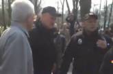 В столице националисты подрались с полицией у памятника Ватутину. ВИДЕО 18+