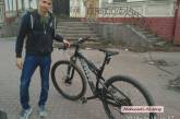 В Николаеве водитель на «Шкоде» наехал на велосипедиста из-за замечания о неправильной парковке 