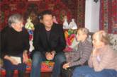 А.Садыков продолжает помогать 2-м николаевским детям, обгоревшим на пожаре 
