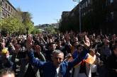 В центре Еревана протестующими перекрыты все центральные улицы