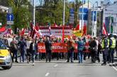 В Риге идет многотысячный митинг против перевода русских школ на латышский. ВИДЕО