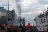 В Париже первомайская демонстрация разбила и подожгла "Макдональдс"