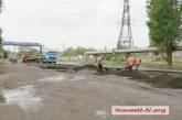 В Николаеве на многострадальной Новозаводской «асфальтируют» лужи