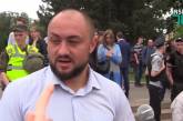В Николаеве депутата пытались напугать "резиновым символом" во время интервью. ВИДЕО