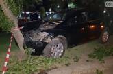 В Николаеве пьяный водитель "Мазды" сбил пешехода, протаранил 2 авто и врезался в дерево