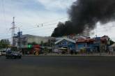 В Николаеве пылал пожар за рынком «Колос»