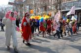 День смеха Николаев отметил карнавальным шествием
