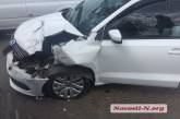 На въезде в Николаев «Фольксваген» врезался в «Мерседес» - пострадал водитель