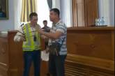 В Николаеве на сессии горсовета активист попытался выступить с трибуны и устроил скандал