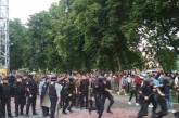 В Черкассах на футбольном матче ультрас подрались с полицией. ВИДЕО