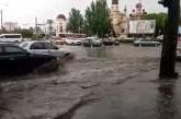 В Николаеве из-за сильного дождя затопило улицу Садовую.ВИДЕО