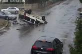 В Ивано-Франковской области Fiat протаранил две машины и перевернулся на крышу. ВИДЕО