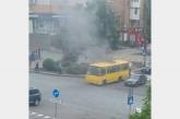 В Донецке взорвалась маршрутка, черный дым валит из салона. Фото