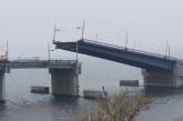 В Николаеве развели мосты, чтобы на завод 61 им. коммунара зашло судно «Дмитрий Кантемир». ФОТО