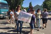 В Новой Одессе около 30 человек перекрыли трассу: требуют не закрывать сельскую школу