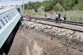 В Казахстане пассажирский поезд сошел с рельсов - погиб подросток