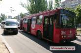 В центре Николаева столкнувшиеся троллейбус и маршрутка заблокировали движение по проспекту