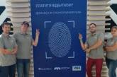 В Украине ввели оплату по отпечатку пальца