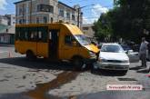 В центре Николаева маршрутка врезалась в Daewoo - пострадал один человек