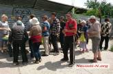 В центре Николаева бездомным  раздают горячие обеды