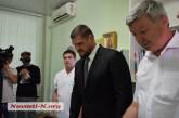 Губернатор Савченко упрекнул главврача областной больницы за дырки в линолеуме