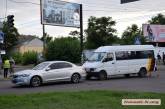 В центре Николаева столкнулись «Хонда» и маршрутка