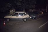 В Киеве пьяный водитель протаранил припаркованные авто. ВИДЕО