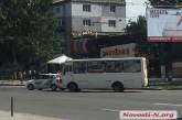 В Николаеве автобус «Эталон» врезался в «Шкоду»: заблокировано движение трамваев