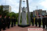 В Николаеве полиция ищет хулиганов, повредивших памятник «Скорбный ангел Чернобыля»