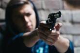 На Николаевщине мужчину, пытавшегося разнять массовую драку, ранили из пистолета