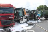 В Хмельницкой области столкнулись автобус, грузовик и трактор – есть пострадавшие