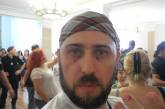 Активист, покусанный зоозащитницей в мэрии Николаева, получил травмы глаз