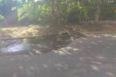 В Николаеве третий день по улице текут канализационные ручьи