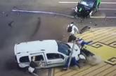 Появилось видео ДТП в Киеве, где два авто вылетели на пешеходов