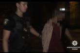 В Николаеве мужчина за час успел ограбить женщину в лифте и подростка на улице