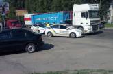 В Николаеве столкнулись полицейский Prius и грузовик